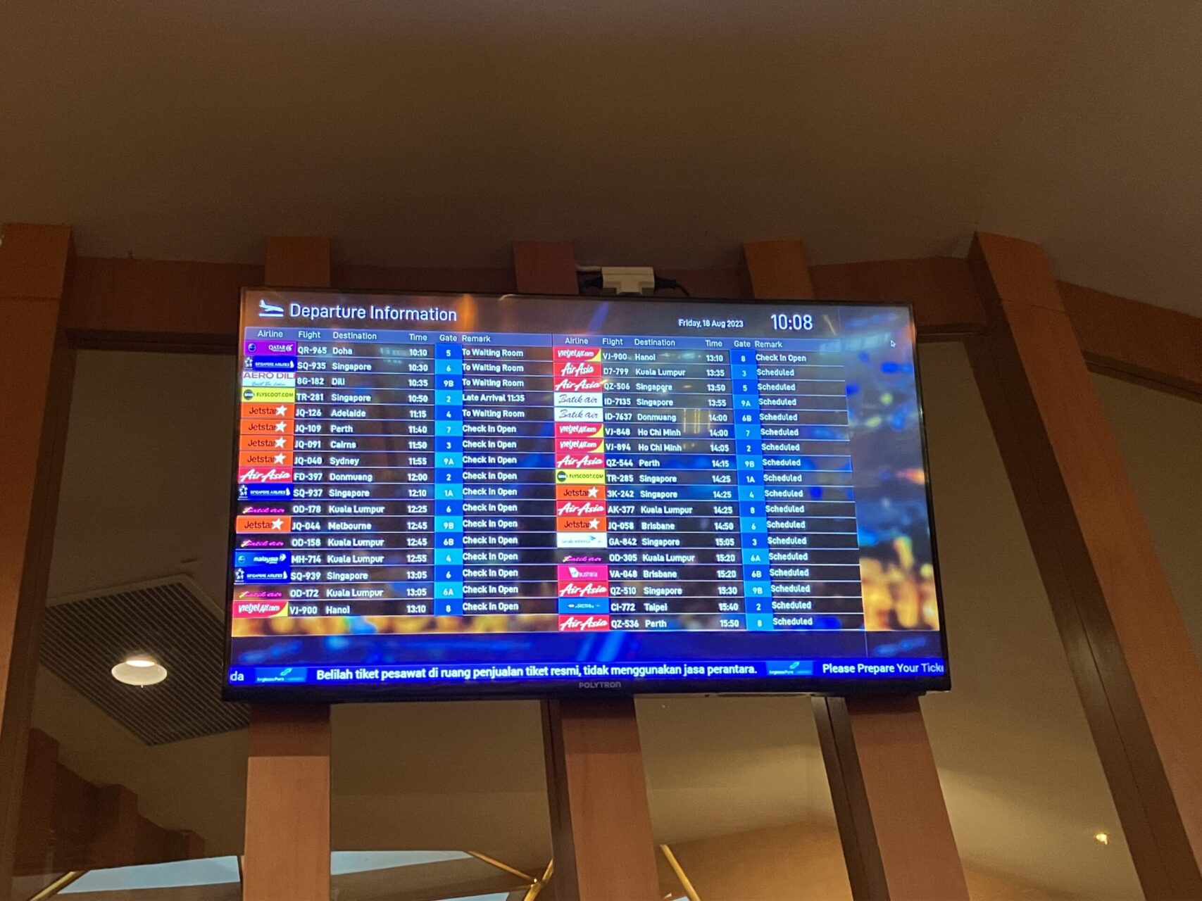 出発直前、WhatsAppに届いたのはドライバーからの「Have a safe flight!」というメッセージ。